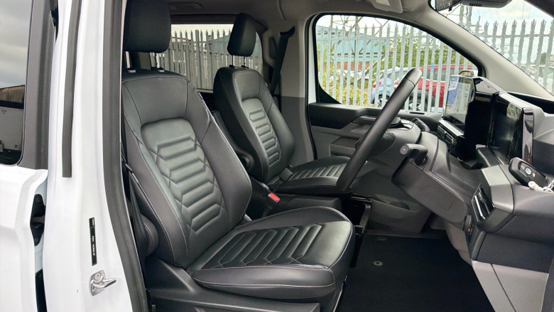 Ford Tourneo Custom 320 L2 Diesel Fwd 2.0 EcoBlue 136ps H1 Titanium 8 seater Auto